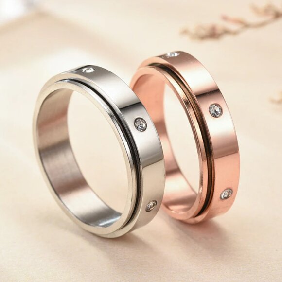 NWT Rose Gold Rotatable Ring SZ 10 - IN BOX! - Picture 3 of 6